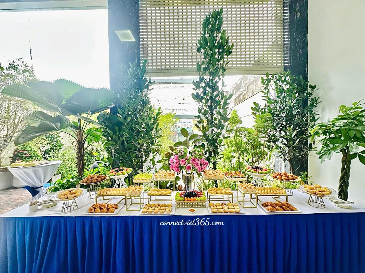 Teabreak doanh nghiệp tại TP.HCM với banner thương hiệu