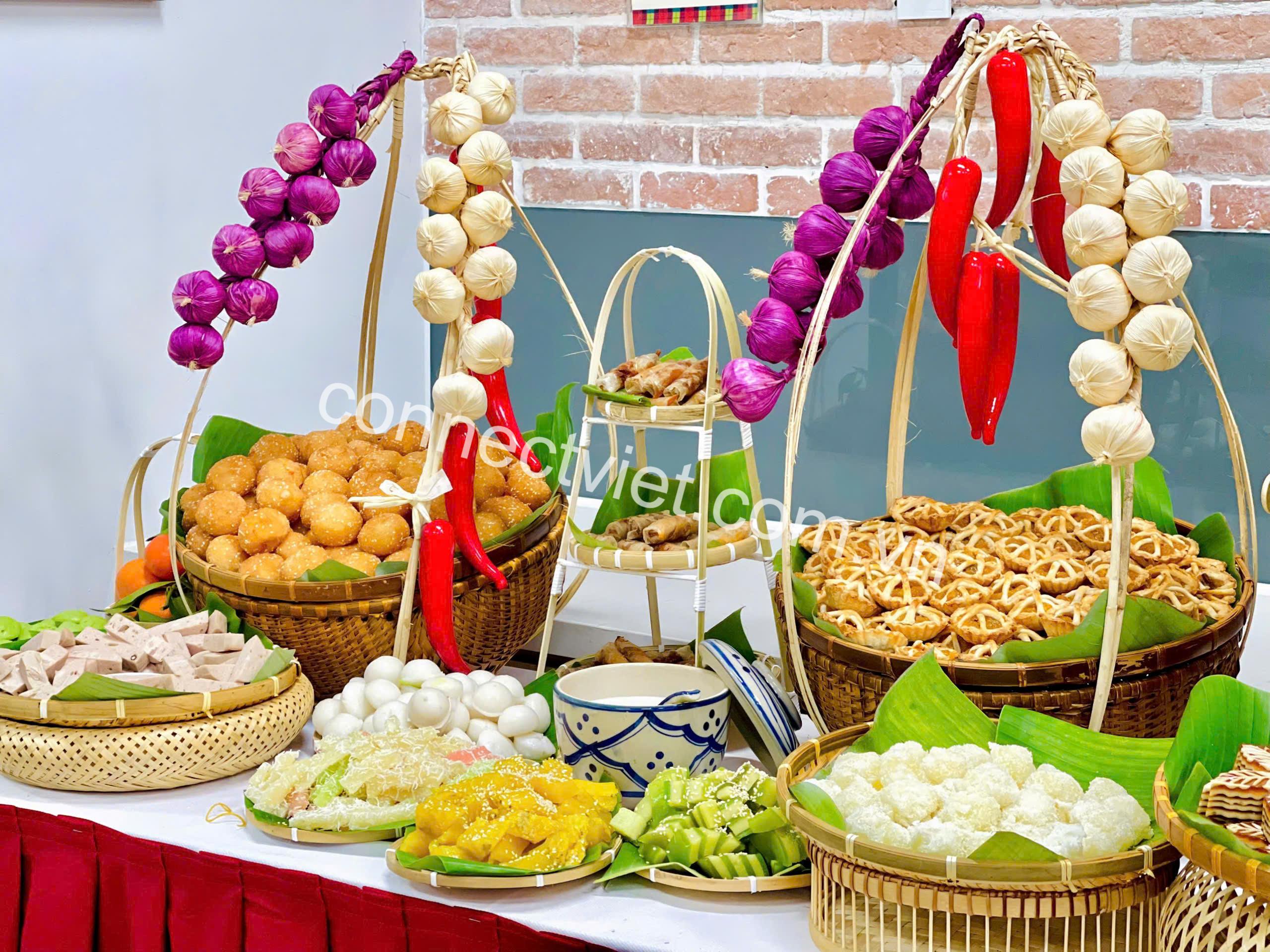 Tiệc bánh dân gian