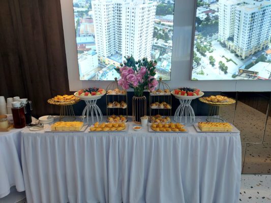 Decor setup teabreak tone trắng tại phường Bến Thành