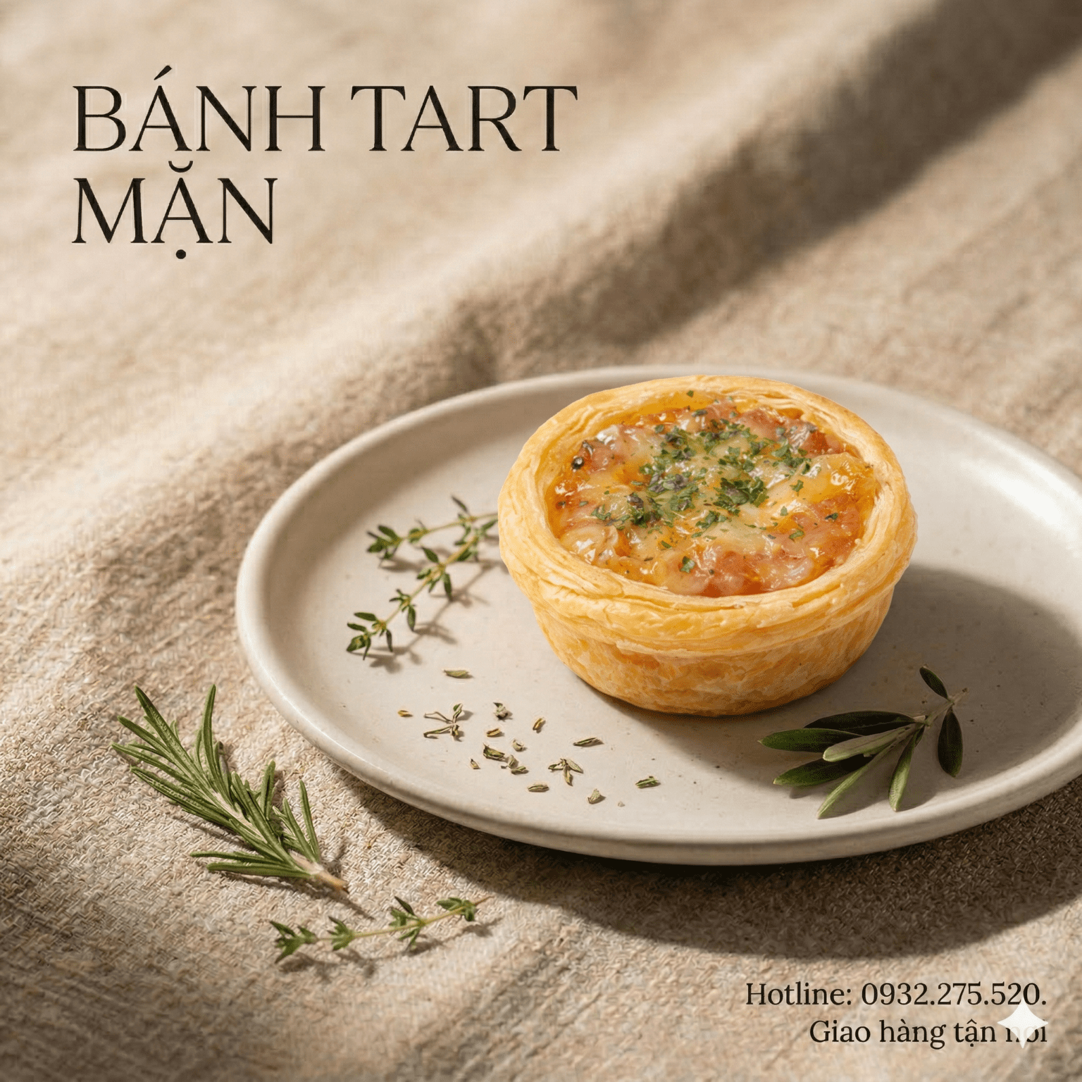 Bánh tart mặn với lớp vỏ giòn xốp, nhân đậm đà kết hợp phô mai và thịt, phù hợp ăn sáng, tiệc nhẹ và giao hàng tận nơi.