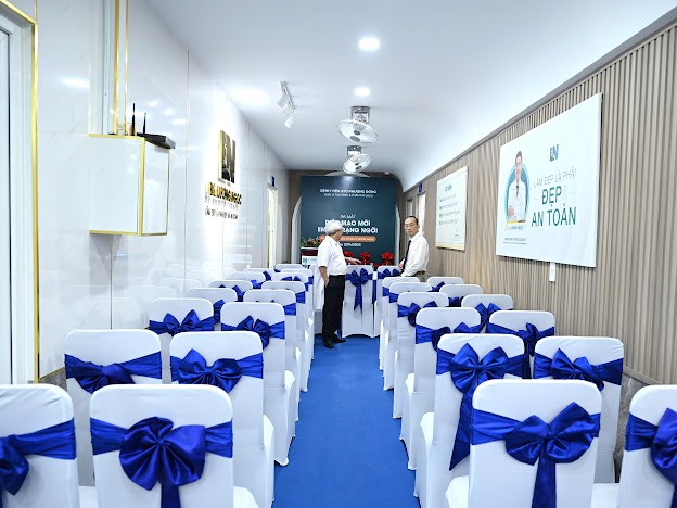 Cho thuê bàn ghế tại Tân Định Quận 1 hcm